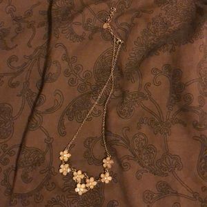 Beige iridescent flower necklace